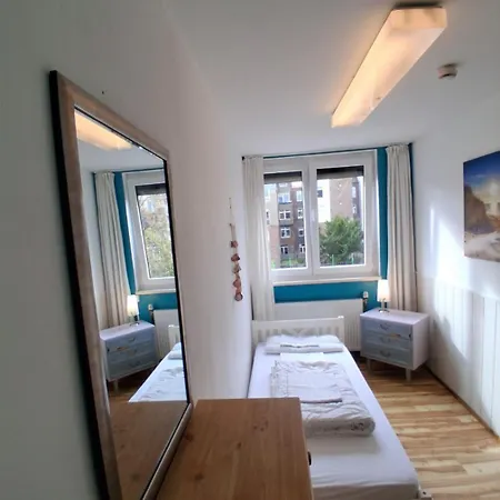 Max Hostal *