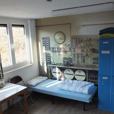 Max Hostel *